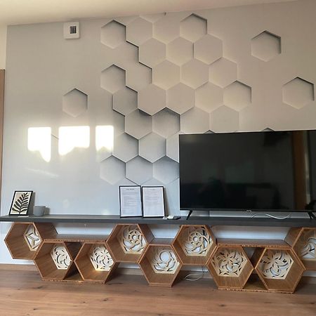 Hexagon Apartman Segedyn Zewnętrze zdjęcie
