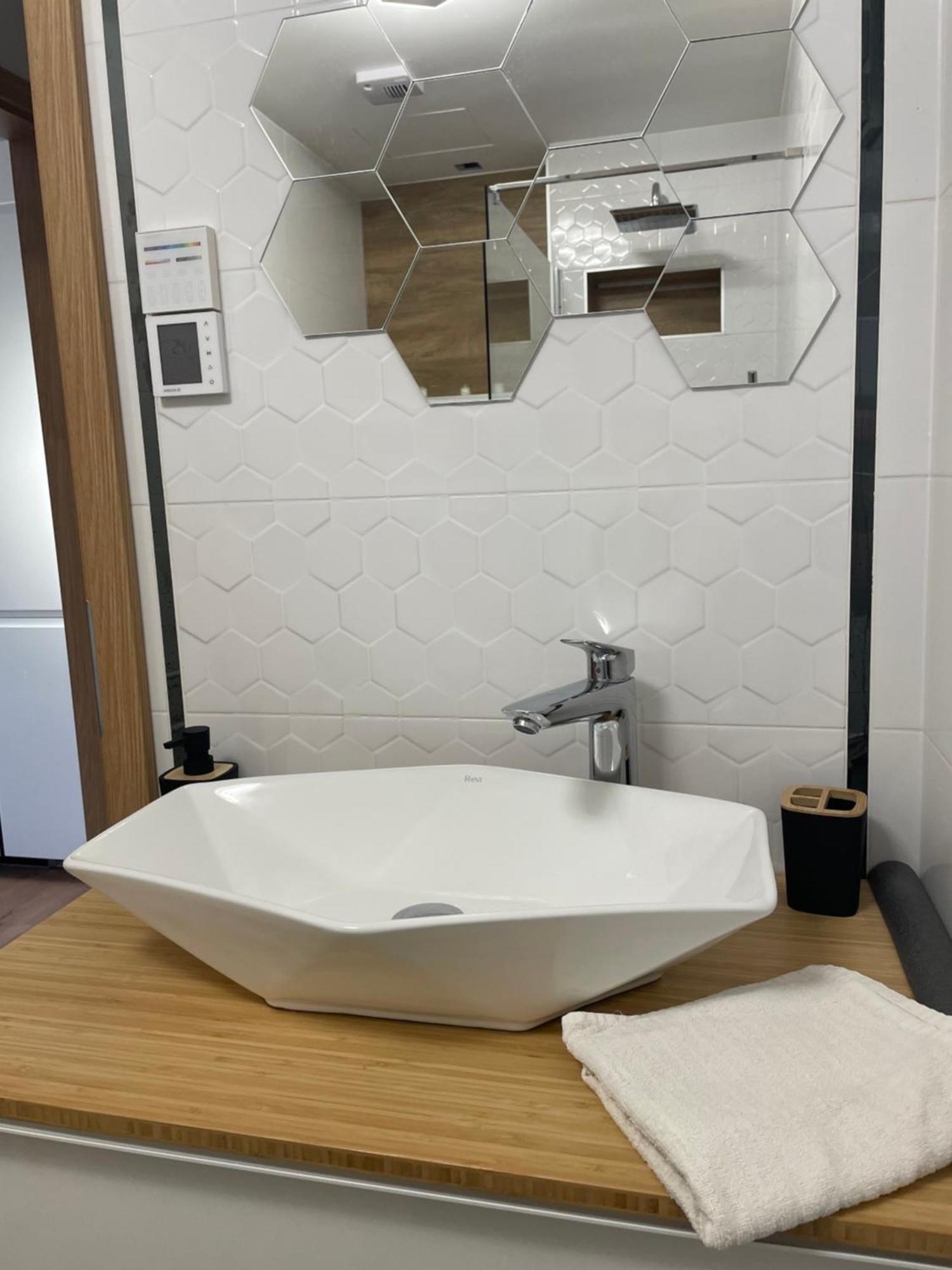 Hexagon Apartman Segedyn Zewnętrze zdjęcie
